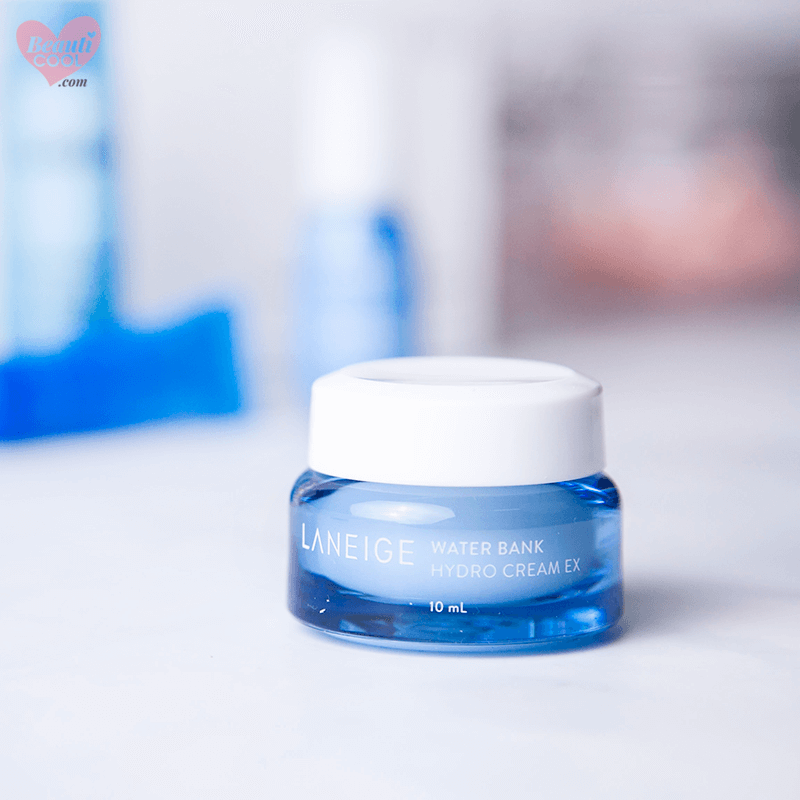 Laneige Water Bank Hydro Cream EX 10 ml. เจลบำรุงผิวสูตรน้ำที่ช่วยเพิ่มความชุ่มชื้นให้ผิวได้ยาวนาน เพื่อผิวที่แลดูอิ่มน้ำ โกลว์สวยสุขภาพดี  ช่วยล็อกความชุ่มชื้นไว้ในผิว พร้อมส่วนผสมจากทะเลอย่าง Green mineral water ฟื้นฟูผิวแห้งกร้านได้อย่างล้ำลึก