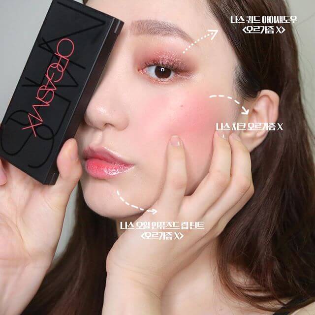 Nars Orgasm x Cheek Palette 3 เฉดสีเพื่อความโกลว์ดูมีมิติอย่างเป็นธรรมชาติ มาพร้อมบลัชสีใหม่ Orgasm X และบลัชสีสันระดับไอคอนของนาร์สอย่าง Orgasm พร้อมด้วยไฮไลเตอร์สี Orgasm ที่จะมอบพวงแก้มอันร้อนแรง เงางามเปล่งประกาย